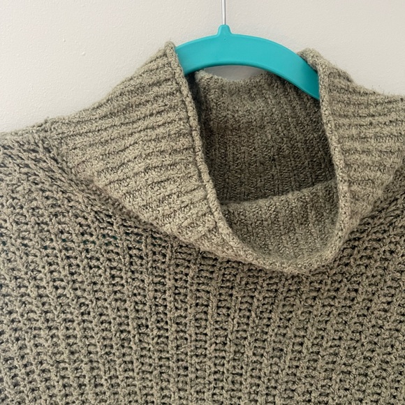 American Eagle Outfitters Green Cowl Neck Sweater - Picture 4 of 6